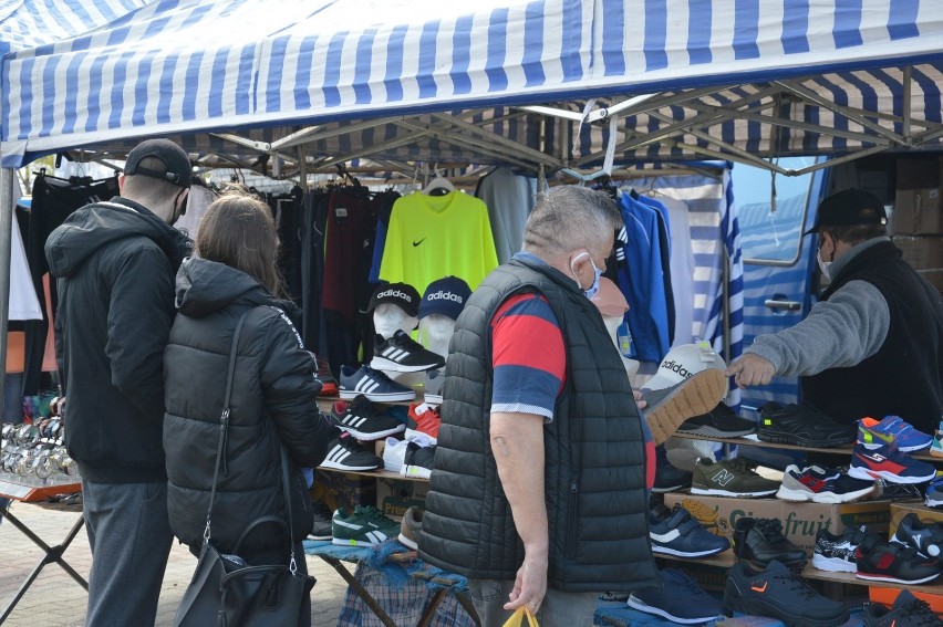 W niedzielę, 26 kwietnia, na targowisku przy Dmowskiego w...