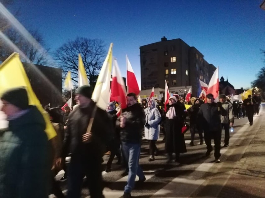 Kilkaset osób na marszu w obronie św. Jana Pawła II