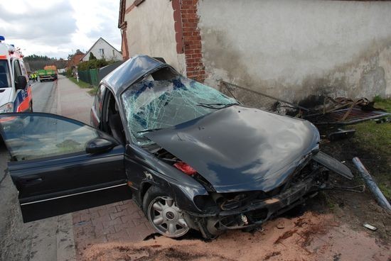 Tragiczny wypadek w Dziadkowie. Nie żyje 23-latek z Krotoszyna ZDJĘCIA