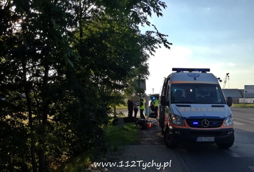 Wypadek w Tychach: Samochód zderzył się z motocyklem