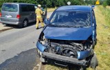 Wypadek w Mokrzyskach na DW 768, kierowca citroena wymusił pierwszeństwo na skrzyżowaniu, trafił do szpitala. Zobacz zdjęcia