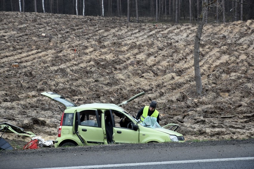 Wypadek ciężarówki i fiata pandy na DK10