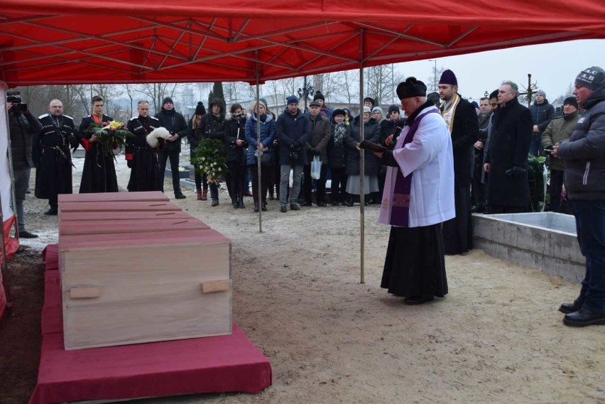 Carscy żołnierze z bitwy pod Żyrzynem ponownie spoczęli w Baranowie (Zdjęcia)