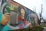 Toruń. Mural z Mikołajem Kopernikiem na szpitalu przy ul. Batorego jest już gotowy [zdjęcia]
