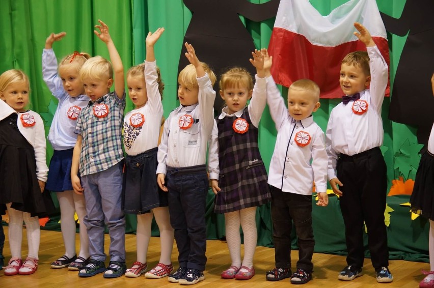 Człuchów. Święto Niepodległosci w Przedszkolu Miejskim im. Jacka i Agatki - zobacz jak dzieci zaśpiewały hymn