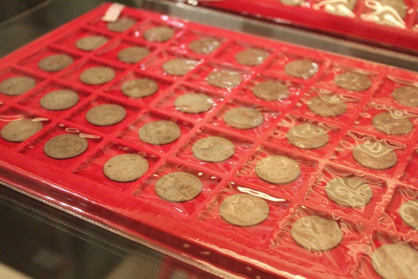 Skarb z Czyżówki, czyli kolekcja 2850 monet. Ich pochodzenie wciąż pozostaje dużą zagadką [ZDJĘCIA]