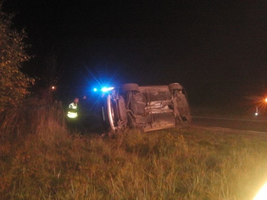 Wypadek w Alwerni. Audi dachowało [ZDJĘCIA]