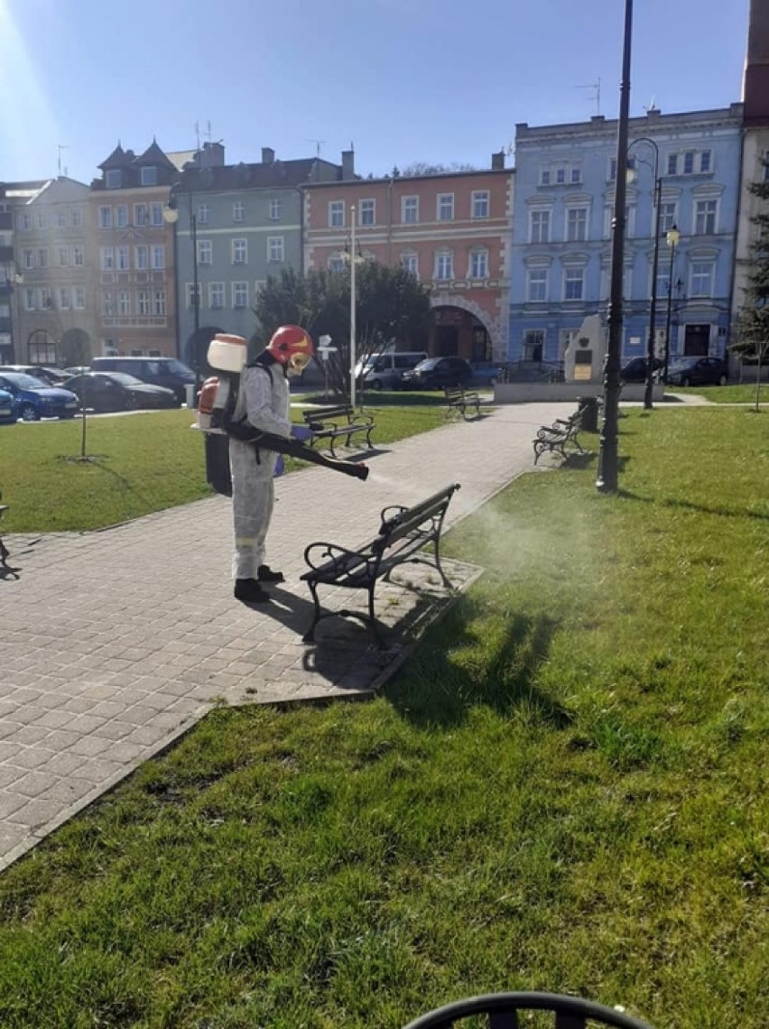 W Mieroszowie walczą z koronawirusem - m.in. na potęgę szyją maseczki 