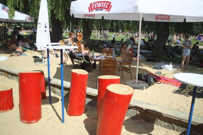 Od 4 lipca działają Piach Bar i nowa plaża