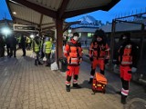Ratownicy medyczni z Grodziska pomagają uchodźcom na granicy