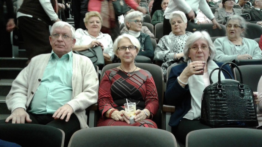 Kościańscy seniorzy na charytatywnym koncercie w Poznaniu GALERIA 