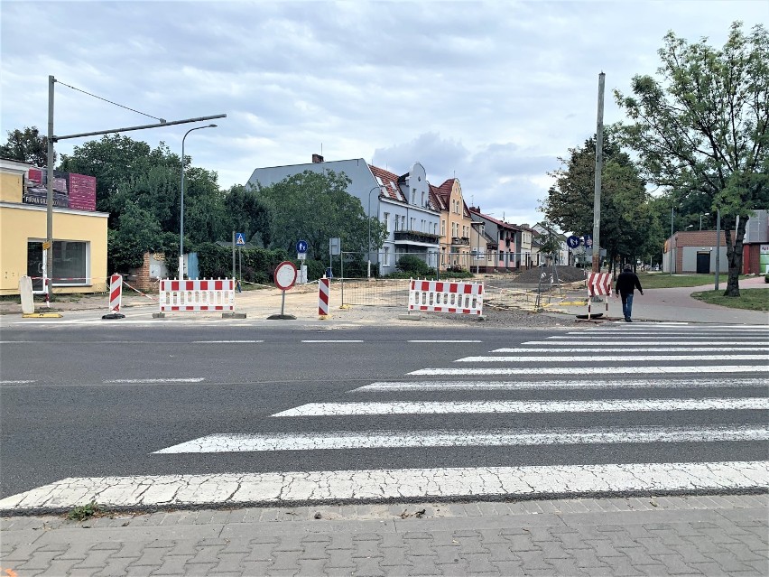 Mieszkańcy są zaniepokojeni tempem prac remontowych na ulicy...