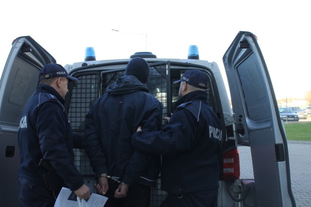 Ze strony pijanego kierowcy nie zabrakło gróźb w kierunku jednego z policjantów.