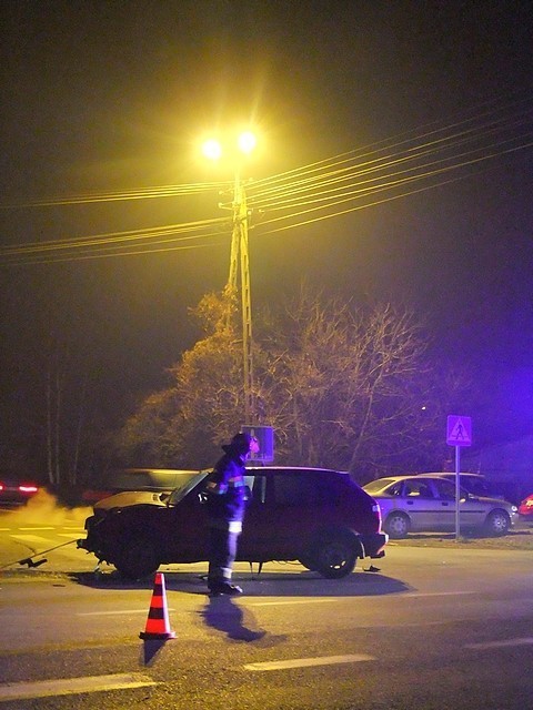 Kolizja na skrzyżowaniu w Skarszewie pod Kaliszem. Jedna osoba została ranna. ZDJĘCIA