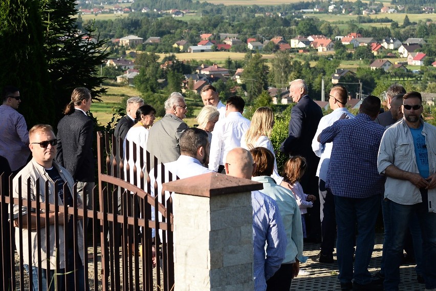 Andrzej Duda w winnicy w Zarzeczu.