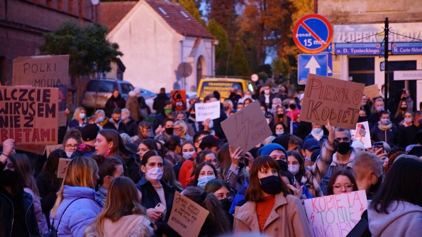 Darłowo i Sławno po protestach: "Dyskusja o aborcji w najgorszym momencie"