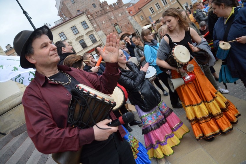 Parada bębniarska przeszła przez centrum Lublina (DUŻO ZDJĘĆ i WIDEO)