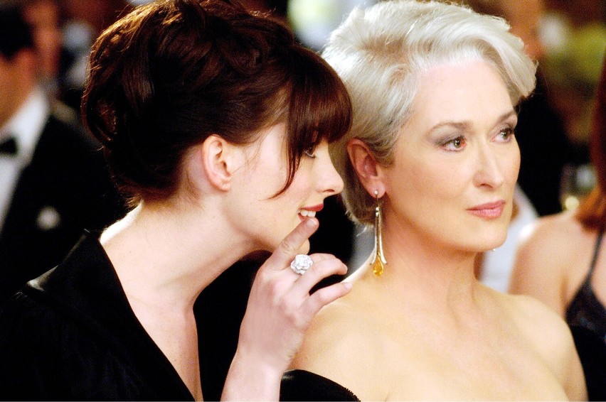 Meryl Streep wygląda w siwych włosach bardzo korzystnie....