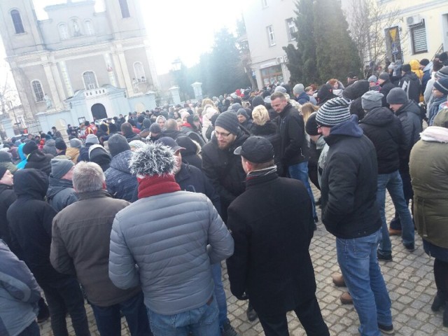Przedstawiciele związków zawodowych protestowali w poprzednią niedzielę na rynku w Zbąszyniu