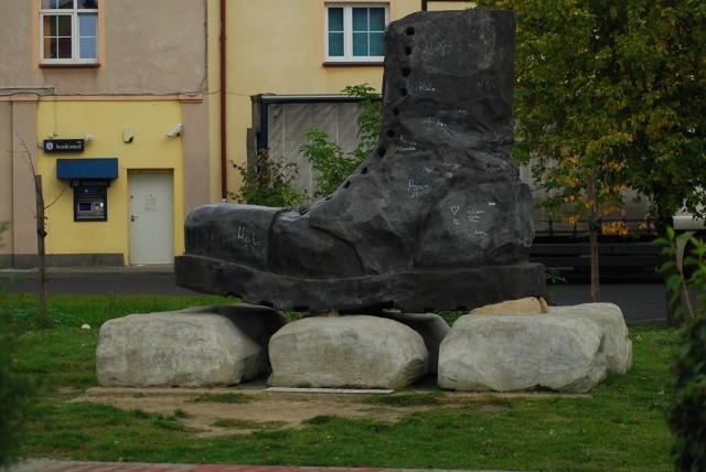 Glan w Jarocinie: Zobacz jak wygląda pomnik glana w Jarocinie