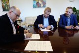 Gmina Bełchatów zrobi betonowe drogi. Podpisana ważna umowa
