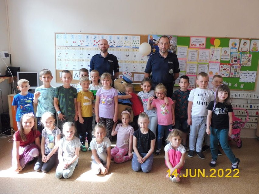 Policjanci odwiedzili dzieci w przedszkolu w Jarogniewicach