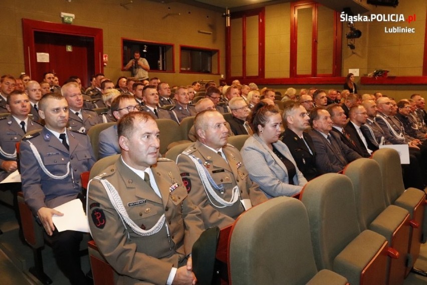 Święto Policji w lubliniecko – koszęcińskim wydaniu. Na wyższe stopnie mianowano 42 funkcjonariuszy [ZDJĘCIA]
