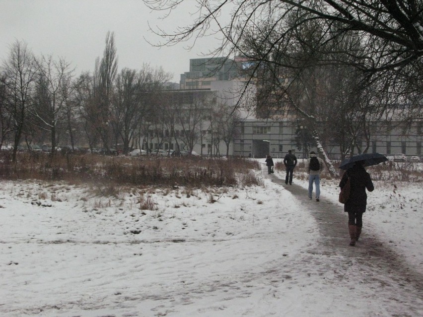 Zima w Warszawie. Dwie kolizje na ulicach stolicy