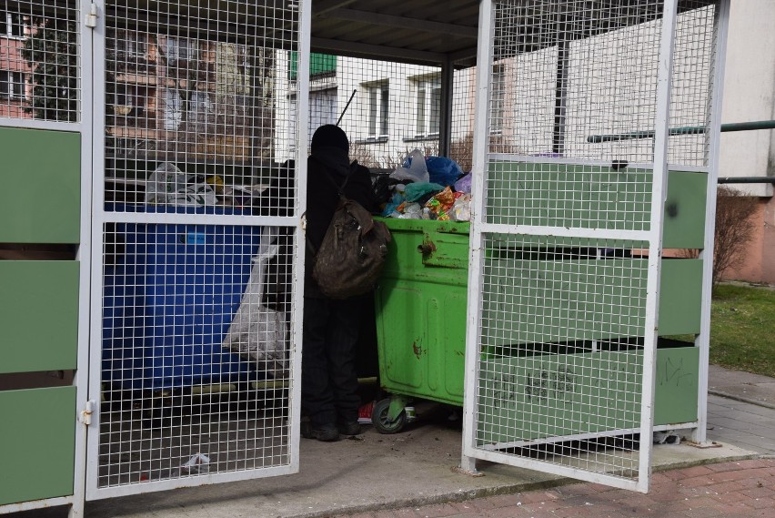 Sokółka. Burmistrz rozważa kary umowne dla MPO za zalegające śmieci na ulicach 