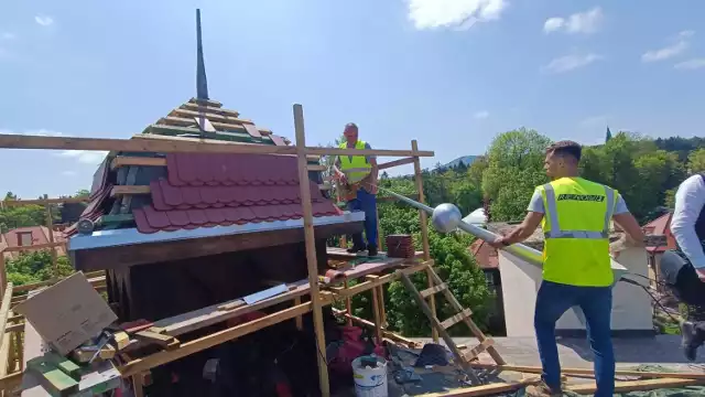 Kończy się remont "Azalii" w Szczawnie-Zdroju. Jest piękna elewacja i nowy dach, a do tego kapsuła czasu