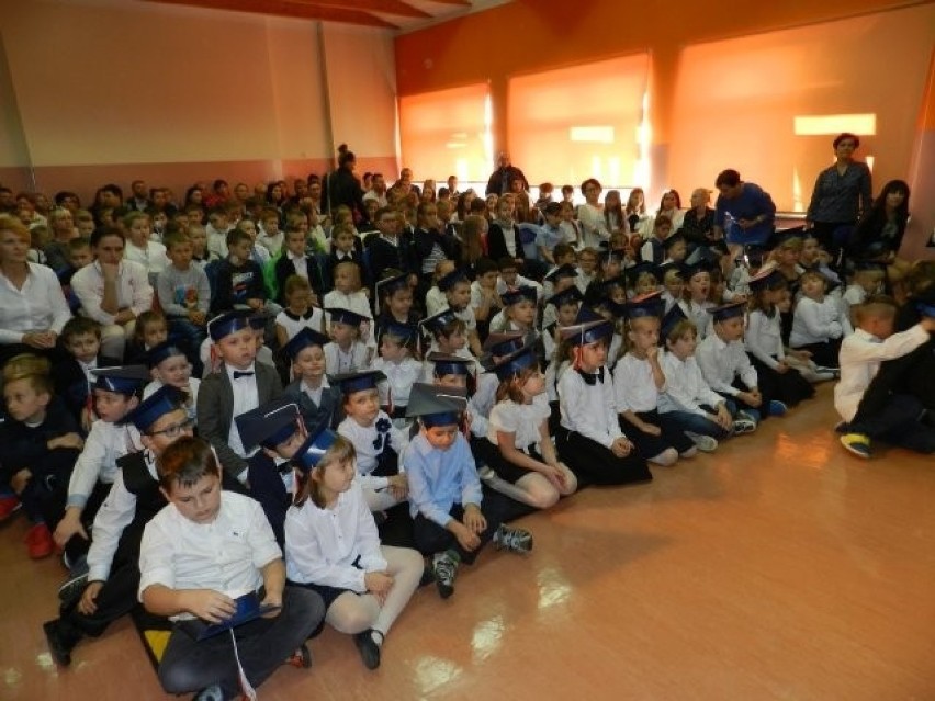 W Szkole Podstawowej w Osięcinach uczniowie uczcili patrona mjr. Henryka Sucharskiego