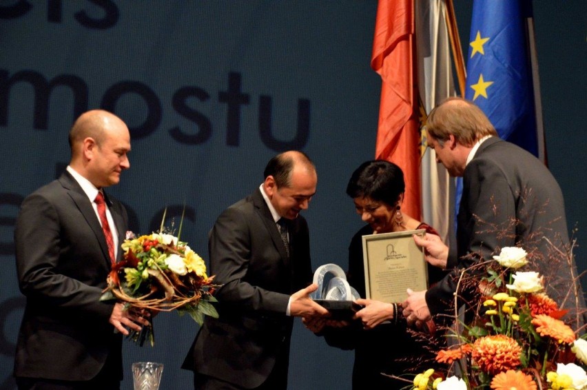 Bente Kahan odebrała Nagrodę Mostu. To to 24. laureatka nagrodzona przez miasta Zgorzelec i Goerlitz [ZDJĘCIA]