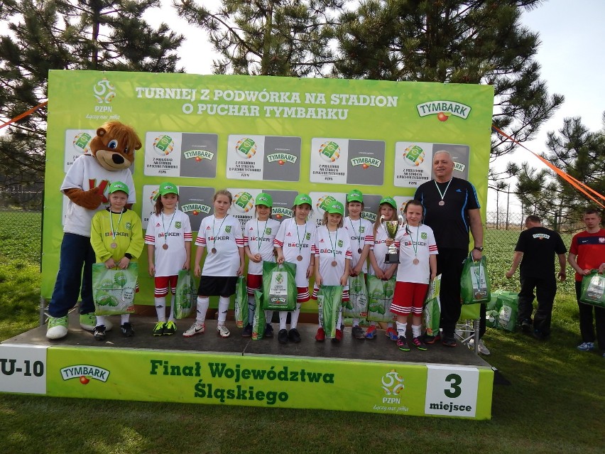 Dziewczęta Herkulesa Kochanowice z brązem w turnieju "Z podwórka na stadion o Puchar Tymbarku" FOTO