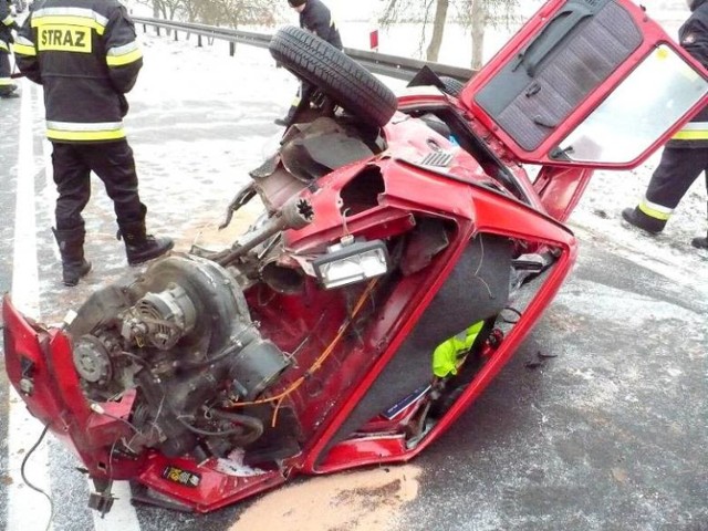 Zdejmijcie nogę z gazu i miejcie oczy dookoła głowy. Czasami wypadek albo kolizja to skutek sekundy nieuwagi... Na zdjęciu: zdarzenie koło Skwierzyny w 2009 r.