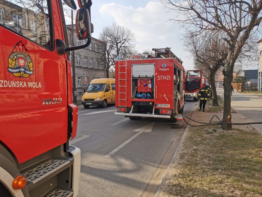 Pożar w budynku przy ulicy Sieradzkiej w Zduńskiej Woli