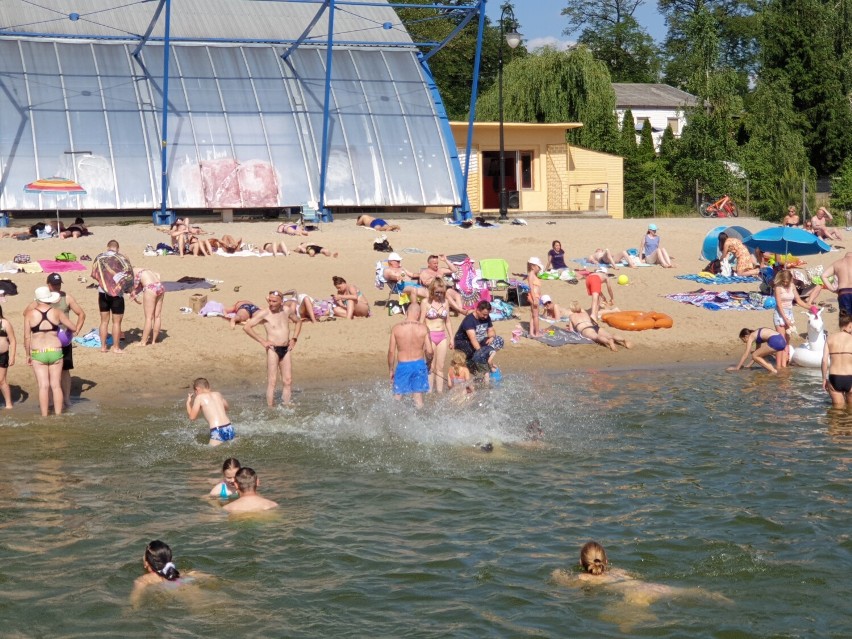 Tłumy nad jeziorem w Lubieniu Kujawskim