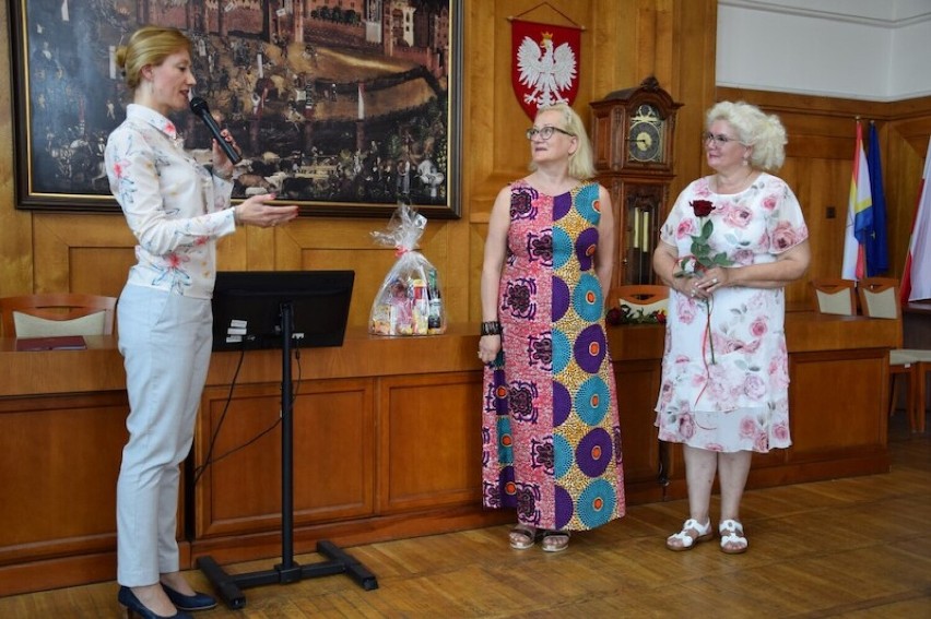 Malbork. Laureaci konkursu "Pomorskie dla Seniora" odebrali nagrody. Wyróżnionym gratulowała członkini Zarządu Województwa