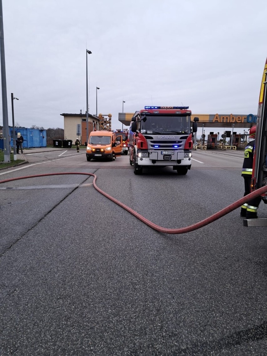 Pożar samochodu osobowego na autostradzie A1 w Nowej Wsi w pow. toruńskim 