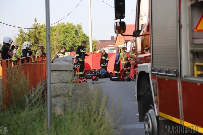 Wypadek w Kępie. Motocyklista uderzył w barierę mostu. 21-latek zmarł w szpitalu w Opolu