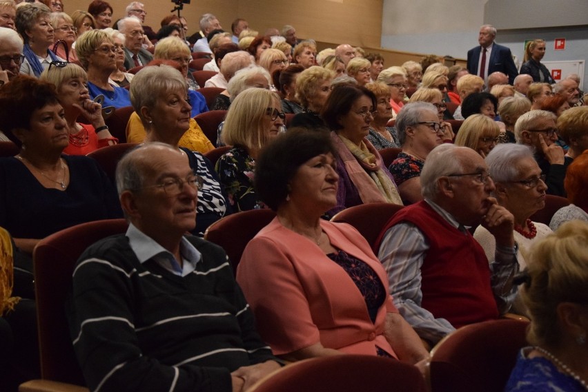 Seniorów w UTW każdego roku przybywa.