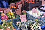 Sławno na targowisku - przedświąteczny handel. Ile kosztuje dorsz, owoce i warzywa? ZDJĘCIA