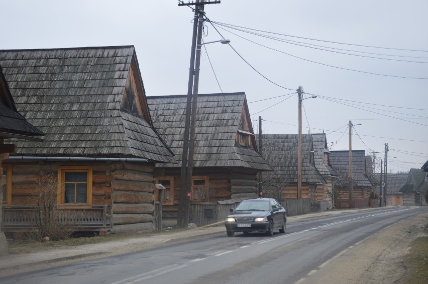 Zabytkowe domy w Chochołowie niszczeją przez to, że znajdują...