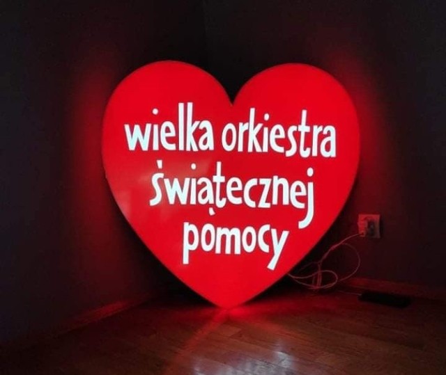 28. Finał Wielkiej Orkiestry Świątecznej Pomocy zbliża się wielkimi krokami. Już w niedzielę, 12 stycznia w Centrum Kultury w Jędrzejowie wielka impreza. Na finał zaplanowano wiele atrakcji i występów. W programie nie zabraknie także licytacji przedmiotów i gadżetów od licznych darczyńców. A wśród nich: koszulka podpisana przez Roberta Lewandowskiego, koszulka podpisana przez reprezentację Polski w piłce siatkowej, rękawice boksera Roberta "Wikinga" Wacha i wiele, wiele innych. Zobacz na kolejnych slajdach niektóre z przygotowanych darów.

