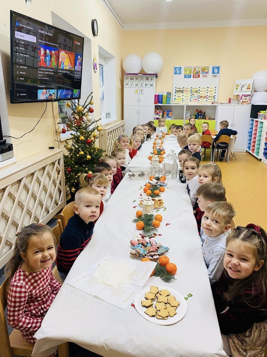 Wigilijny obiad i gwiazdor z prezentami, w przedszkolu w Stefanowie. Radości było co nie miara!