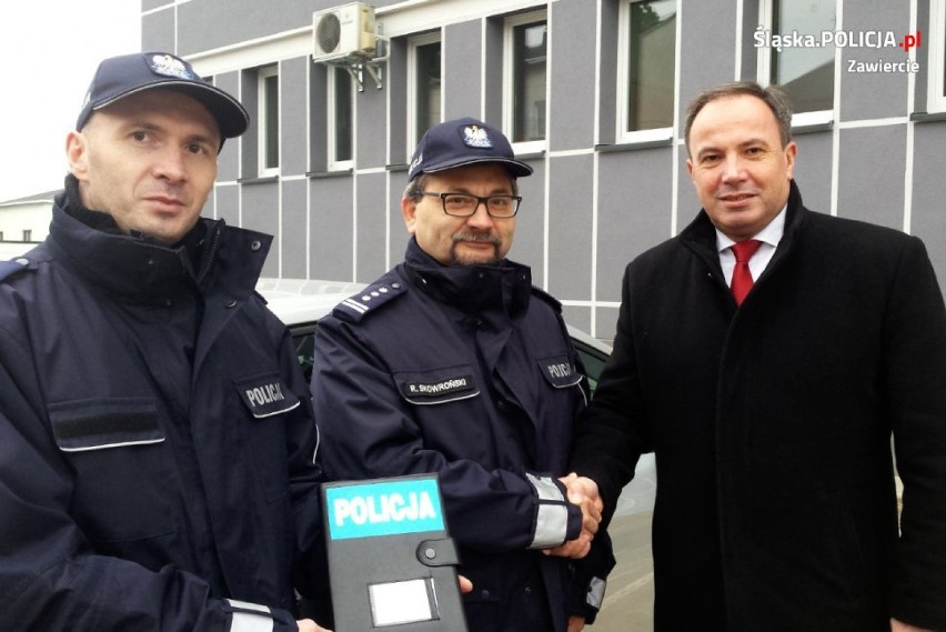 Policjanci z Łaz mają nowy radiowóz. Wsparcia udzieliła gmina