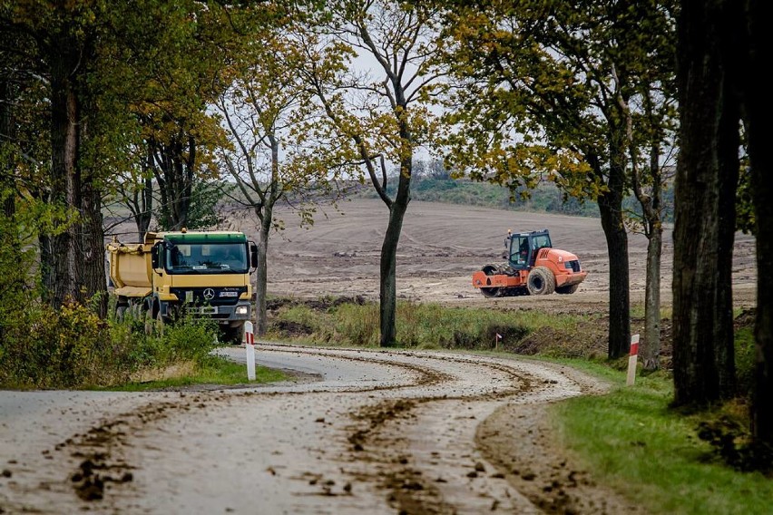 Budowa drogi ekspresowej S3. Zdjęcia z placu budowy w Gostkowie.