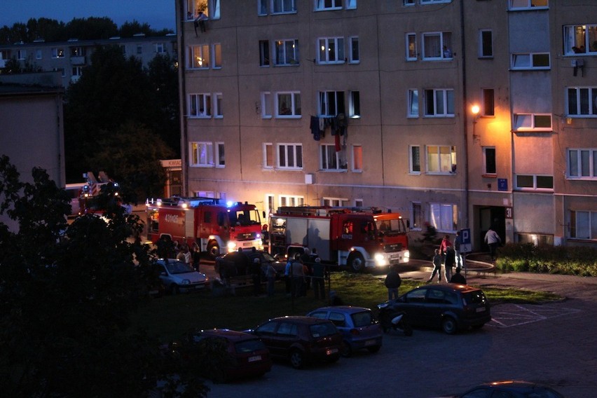 Gdynia: W bloku przy ul. Opata Hackiego wybuchł pożar [ZDJĘCIA]