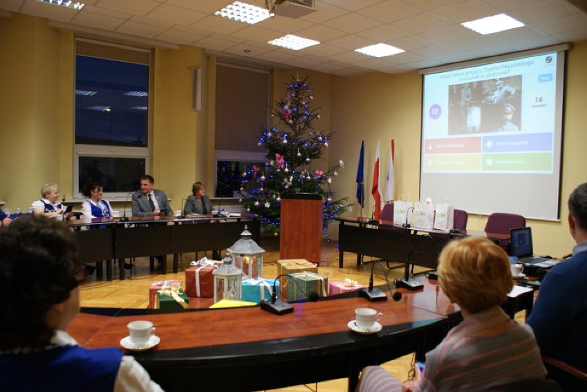 Promocja "kalendarza złotowskiego 2019" w sali sesyjnej w Ratuszu.