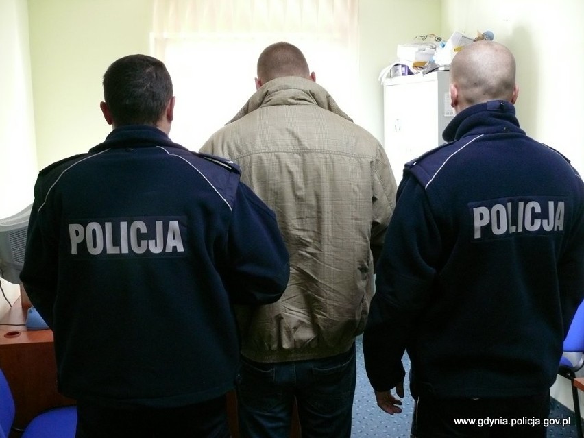 Policjanci z Gdyni zabezpieczyli 2,5 kg narkotyków. Zatrzymano pięć osób [ZDJĘCIA]