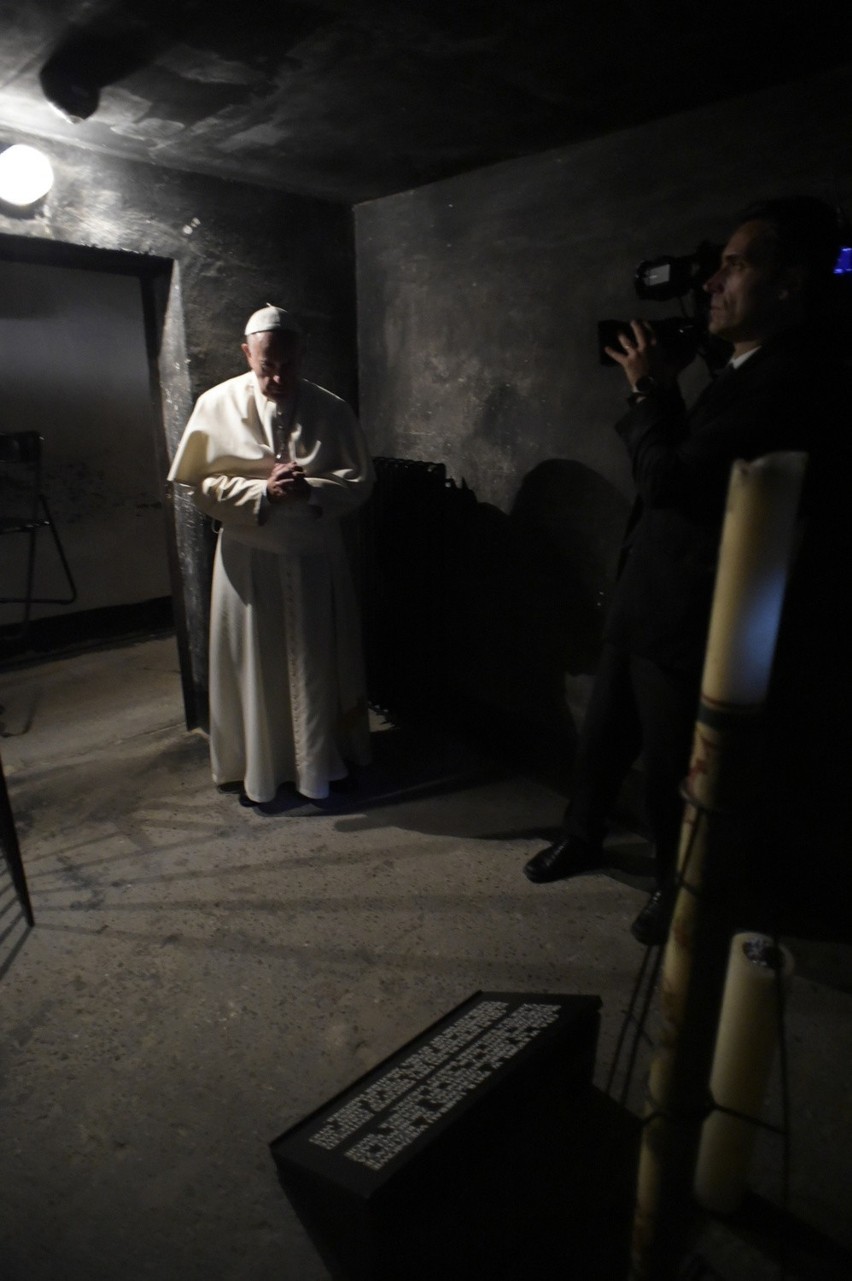 Pope francis prays in the underground prison cell of a...